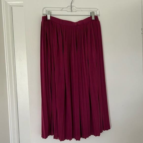 Raspberry color pleated skirt. US size 12 - Picture 1 of 3